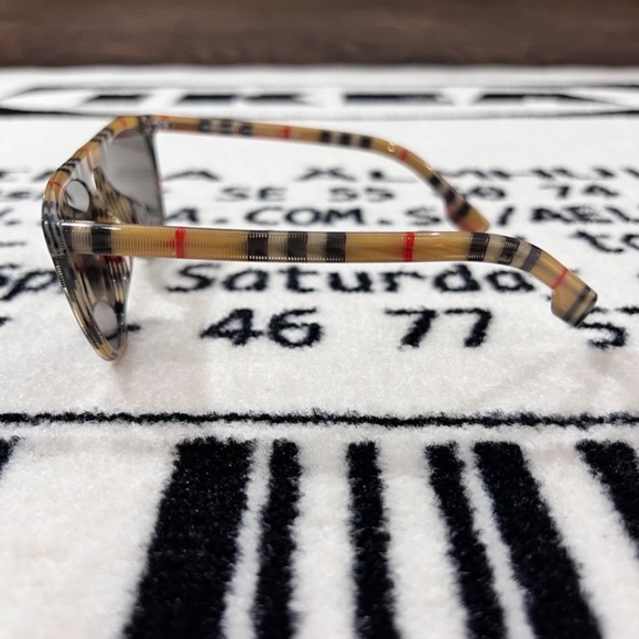 Burberry Vintage Nova Check Flat Top Sunglasses main image 8